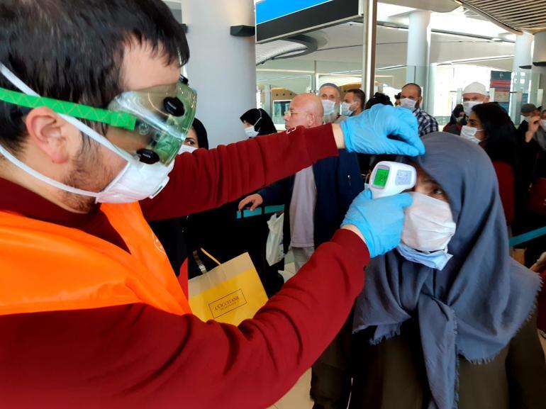 Umreden gelenlere İstanbul Havalimanında koronavirüs önlemi