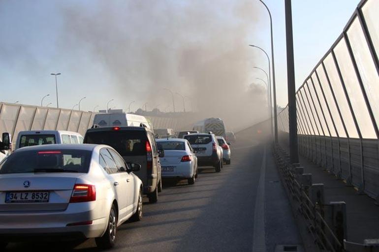 Trafikte korku dolu anlar Tamamen kullanılamaz hale geldi
