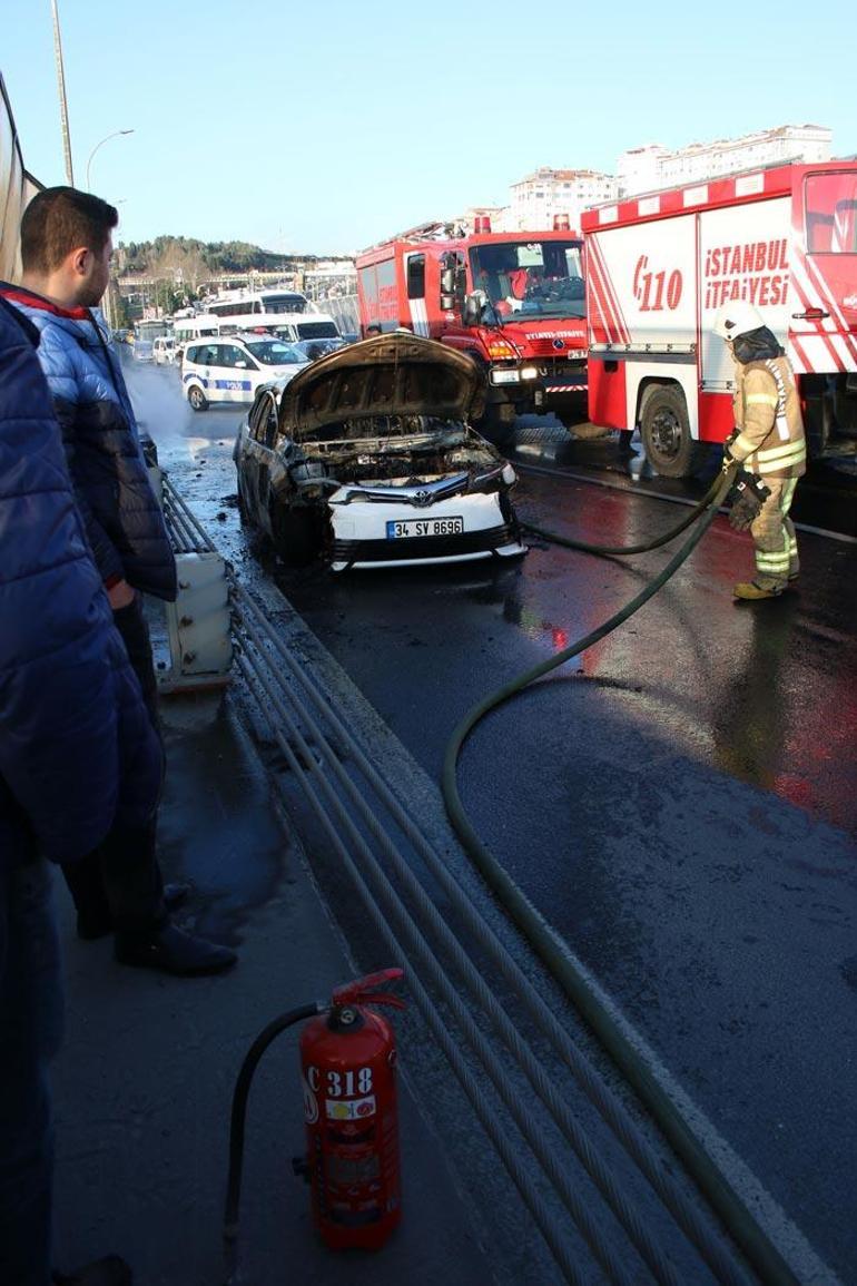 Trafikte korku dolu anlar Tamamen kullanılamaz hale geldi