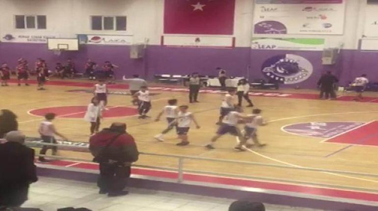 İstanbulda basketbol maçında antrenör dehşeti