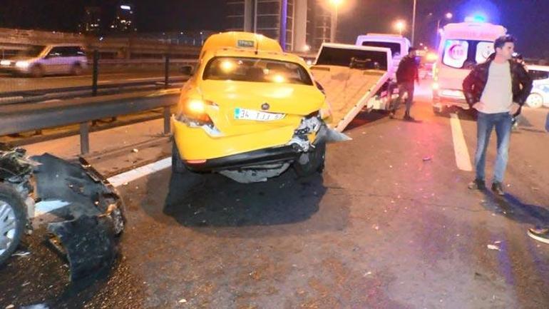 Lüks otomobilin makas kazası Araçlar hurdaya döndü