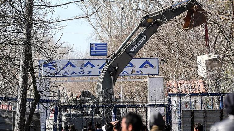 Yunanistan, Kastanies Sınır Kapısına beton bloklar yerleştirdi