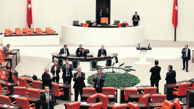 Sağlıkçıları Türkiye alkışladı