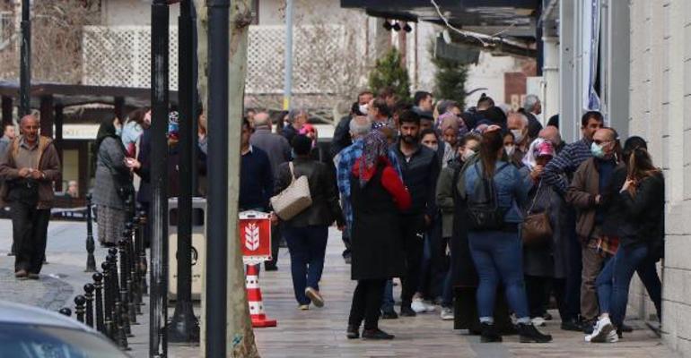 Denizlide camilerden yapılan anonslara rağmen sokaklar doldu