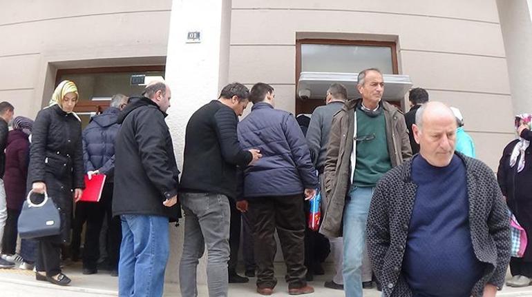 Bankalar önünde uzun kuyruklar oluşuyor