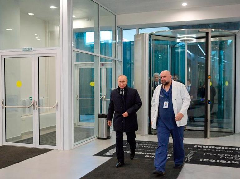 Son dakika... Putine hastane gezdiren doktor corona virüs çıktı