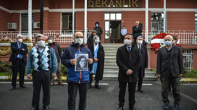 Son dakika haber: Gözyaşları sel oldu Corona virüsten hayatını kaybeden Prof. Dr. Feriha Öz için saygı duruşu