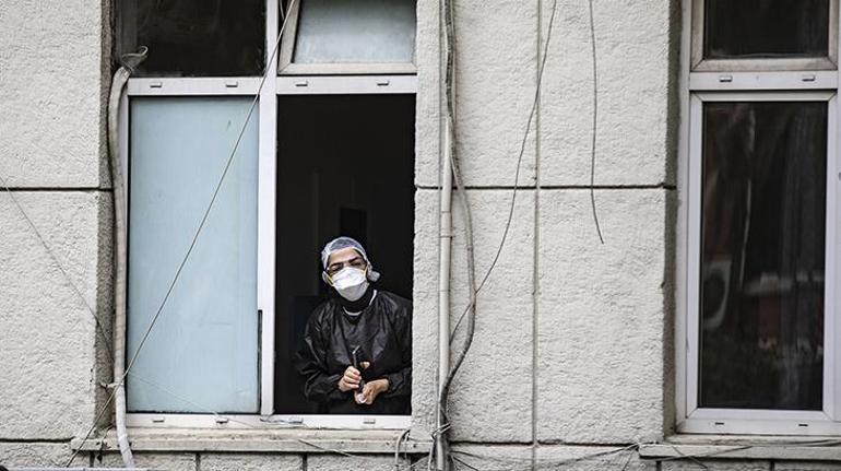 Son dakika haber: Gözyaşları sel oldu Corona virüsten hayatını kaybeden Prof. Dr. Feriha Öz için saygı duruşu