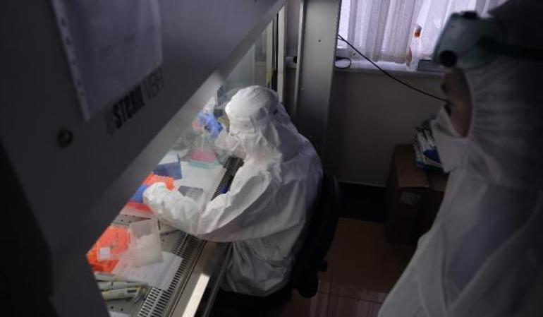 Corona virüsle mücadelede en kritik isimlerden... 300 hasta