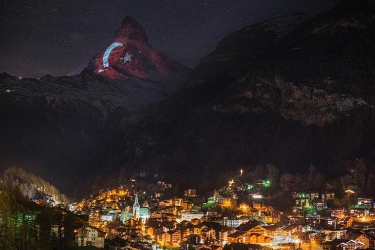 Son dakika haberler: Türk bayrağı İsviçre Alplerinin zirvesinde Görenleri büyüledi...