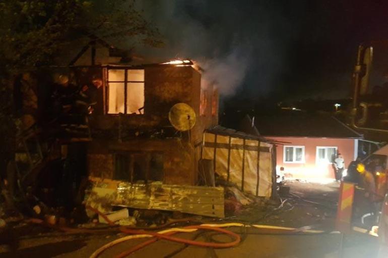 Son dakika haberi: Sakaryada yangın çıkan evde 9 yaşındaki çocuk öldü