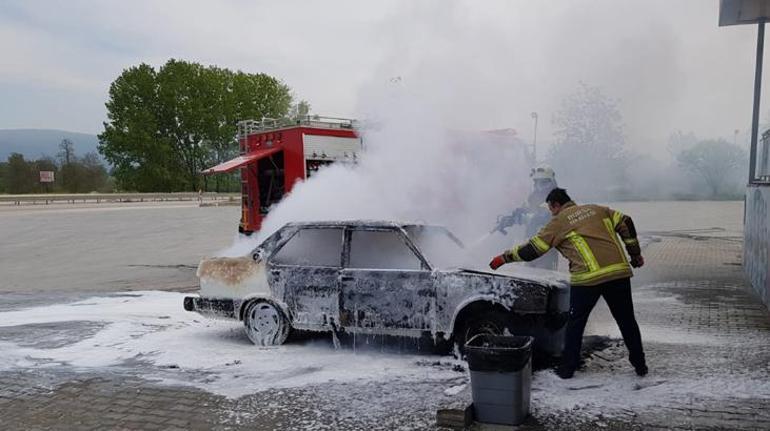 Annesinin otomobilde bıraktığı çocuk, çıkan yangında ağır yaralandı