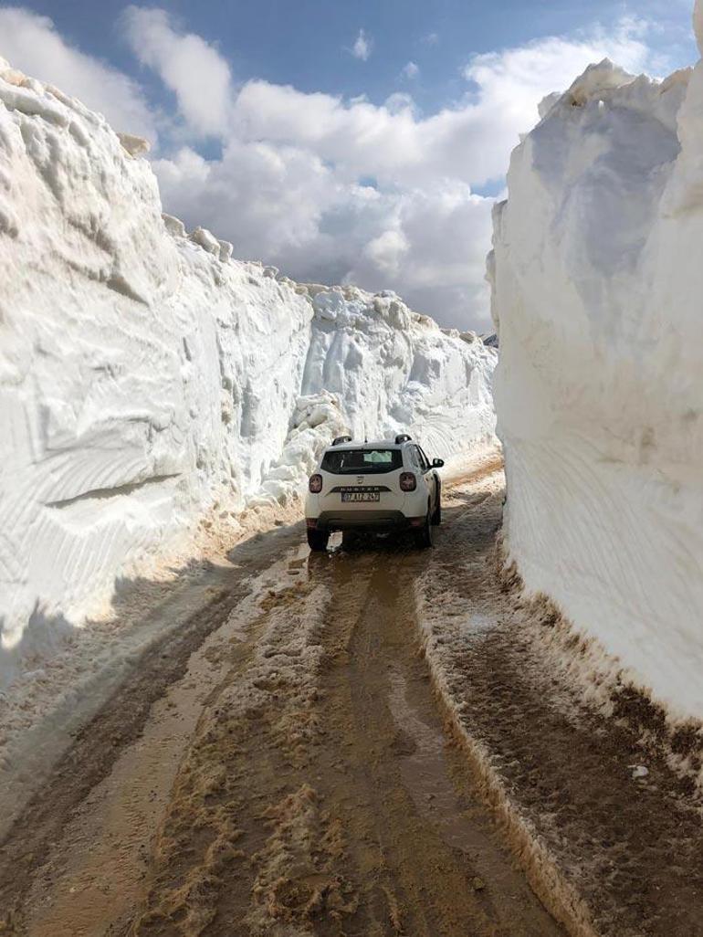 Burada kar yaz aylarında bile erimiyor Tatil cennetinde şoke eden görüntü