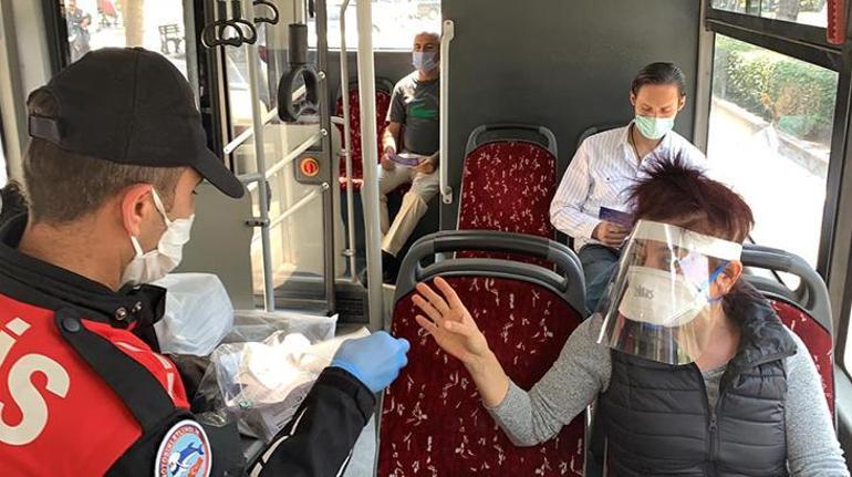 Adana polisinden maske ve broşür