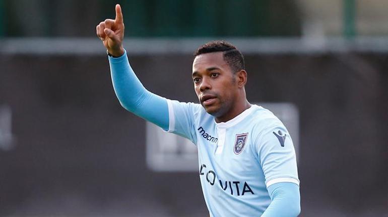 Robinho, tek bacağıyla birçok futbolcudan iyi oynar