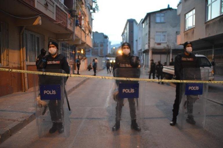 Son dakika haberi: Esenlerde korkutan göçük Binalar boşaltıldı, sokak kapatıldı...