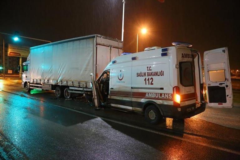 Elazığ’da hasta nakli yapan ambulans kaza yaptı: 1 ölü 3 yaralı