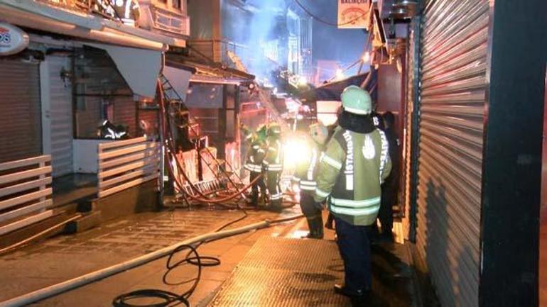 Kadıköyde balık restoranı alev alev yandı