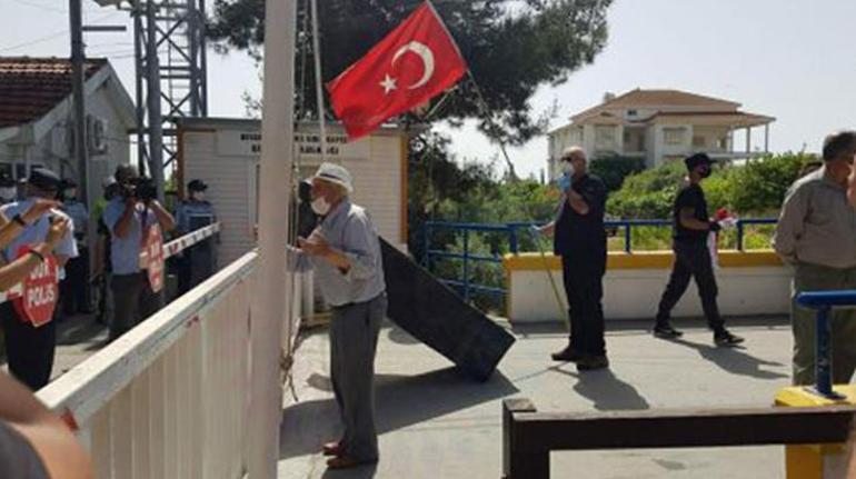 Kıbrıs’ta Türk ve Rumların ortak yaşadığı köyde corona virüs protestosu