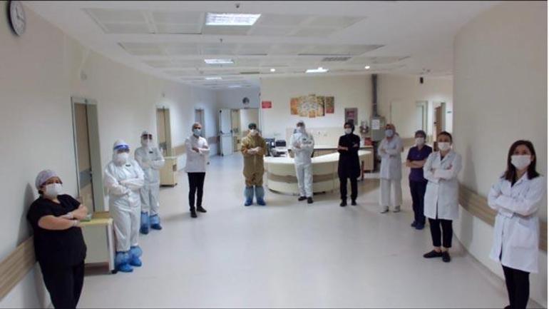 Corona virüs tedavisi gören çift alkışlarla taburcu edildi
