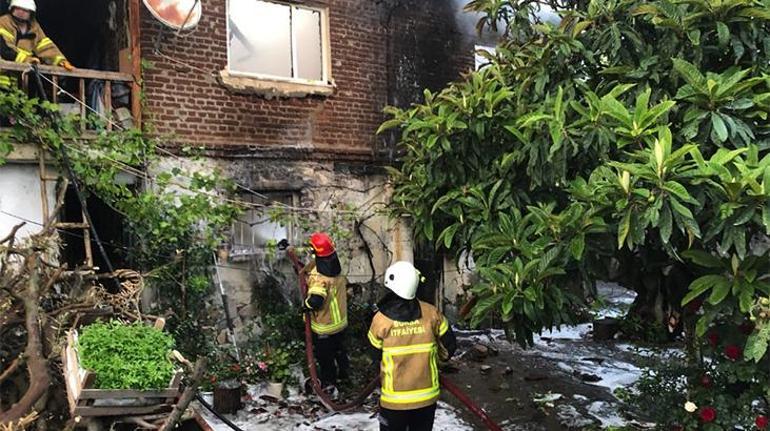 Yanan evlerini gözyaşları içinde izlediler