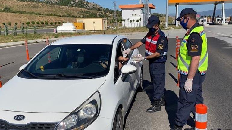 Kontrol noktasında vatandaşlara bayram sürprizi