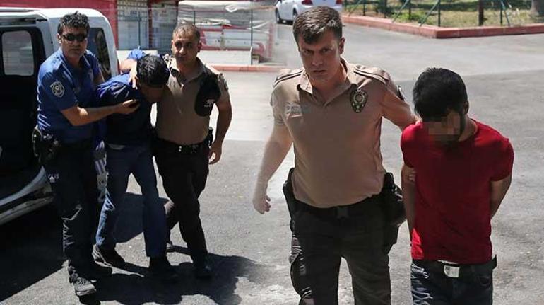 Dur ihtarına uymayıp, polis aracına çarpan şüpheliler yakalandı