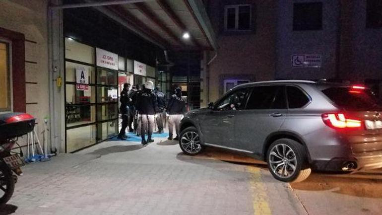 Son dakika Hamile kadını tekmeleyen muhtar, kendisini linçten kurtaran polise de saldırdı