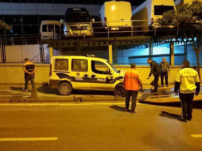 Sancaktepede polis otomobili yan yattı