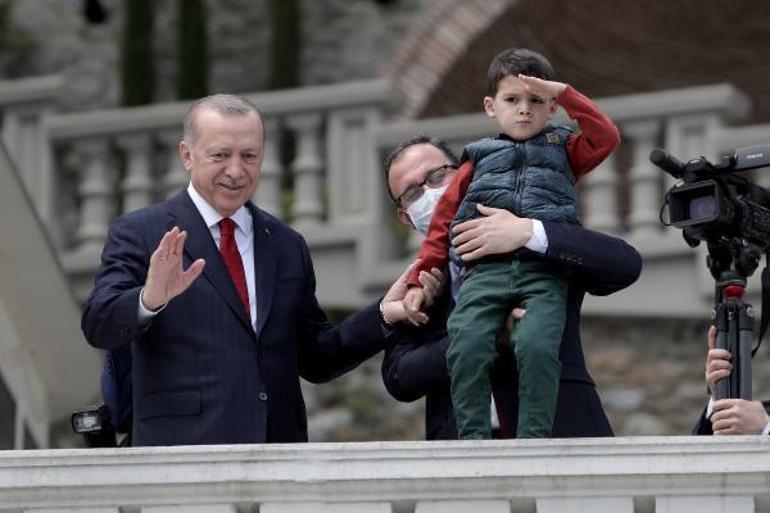 Son dakika Gençler Boğazda Cumhurbaşkanı Erdoğanı selamladı