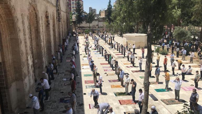 Son dakika... Hasret sona erdi 74 gün sonra ilk cuma namazı böyle kılındı