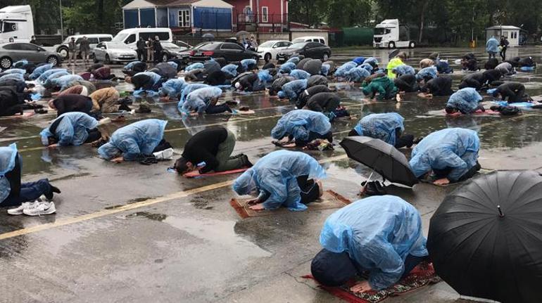 Son dakika... Hasret sona erdi 74 gün sonra ilk cuma namazı böyle kılındı