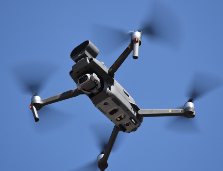 Cuma namazında drone ile ateş ölçümü yapıldı