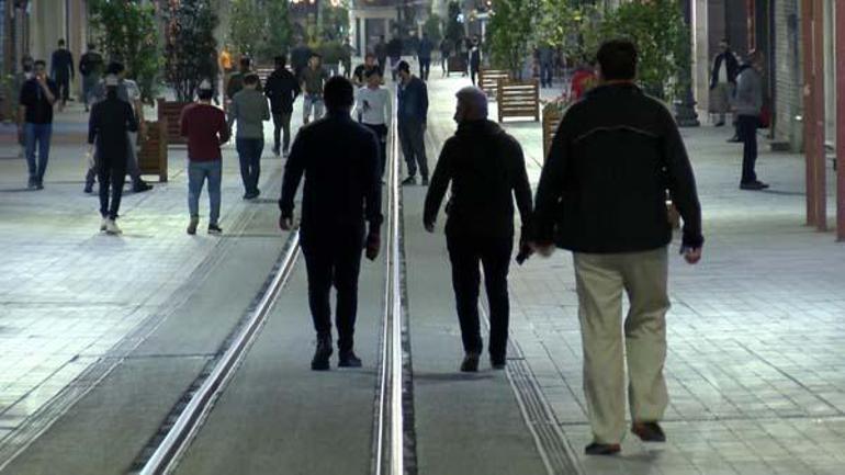 Maske takmayanlar İstiklal Caddesine alınmadı