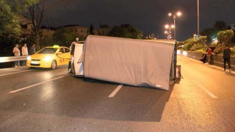 Bayrampaşada kamyonet takla attı 1i ağır 4 yaralı