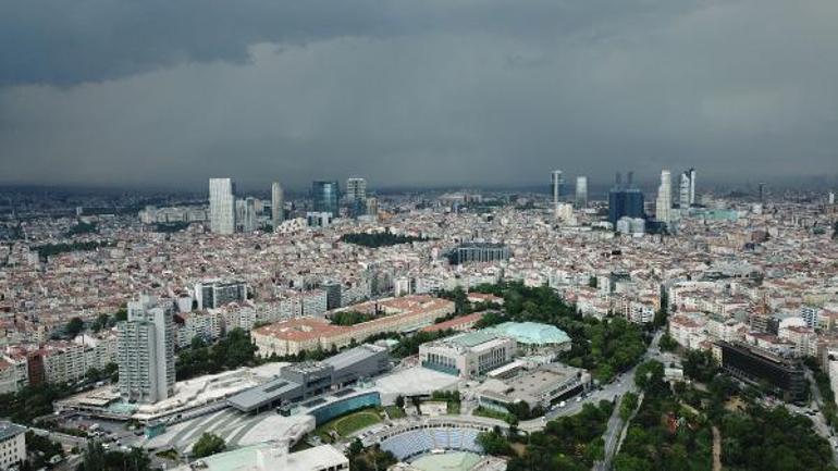 Son dakika İstanbul üzerinde şimşeklerin dansı