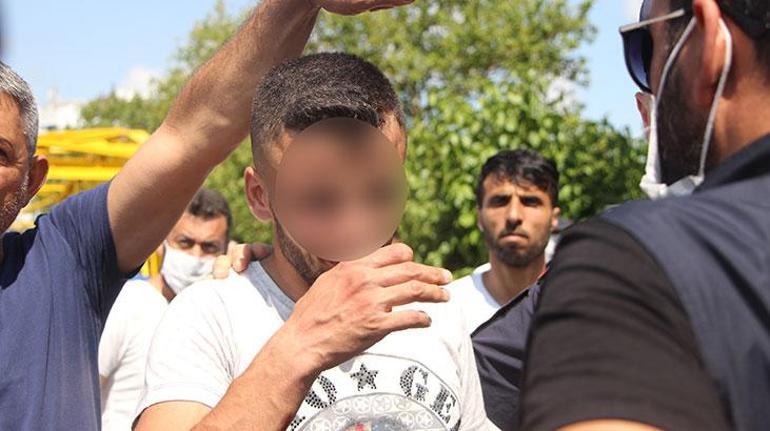 Sokak ortasında vahşet Herkesin gözü önünde bıçakladı