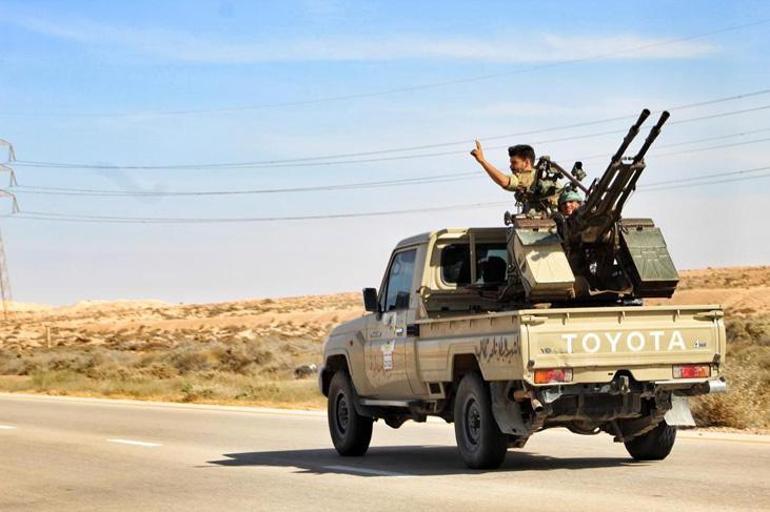 Kuşatma başlıyor Libya ordusu Sirteye ilerliyor