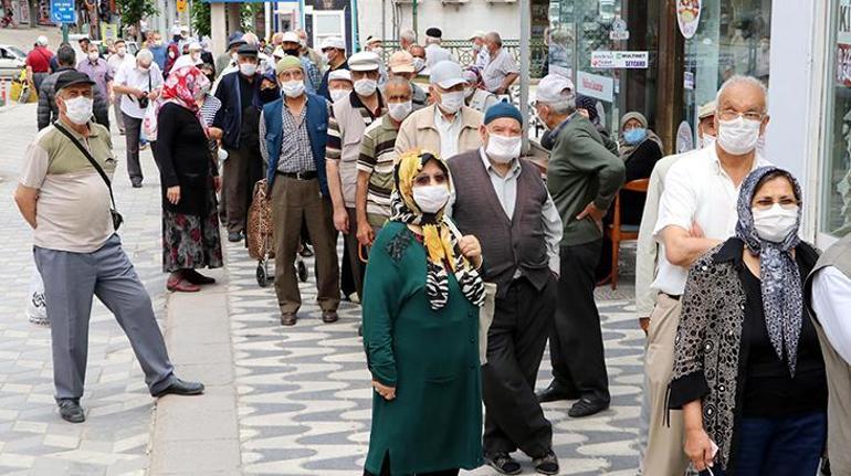 65 yaş üstü vatandaşlar için yasak kalktı Oraya akın ettiler