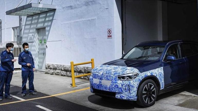BMW elektrikli SUVu üretim bandına aldı