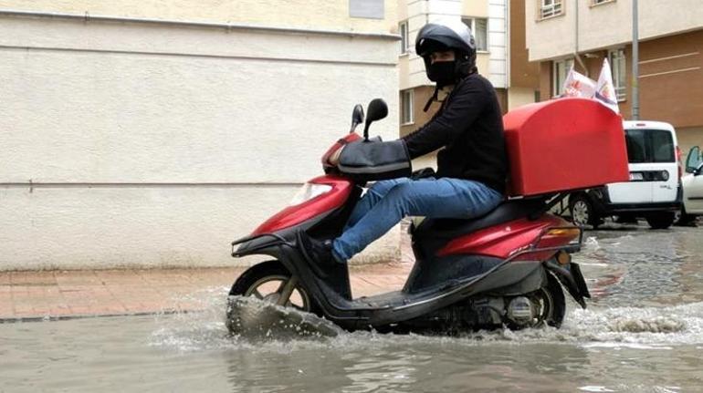 Eskişehir’de yağmur hayatı felç etti