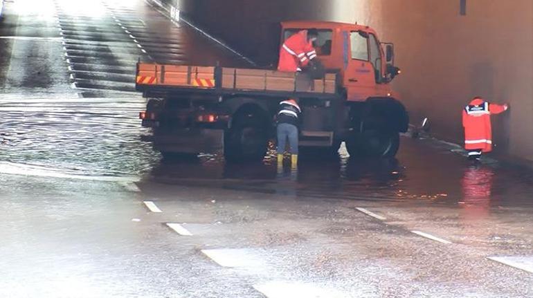 Son dakika... İstanbulda yağmur Hortum oluştu, yollar göle döndü