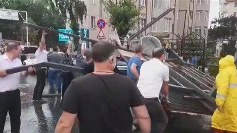 Son dakika... İstanbulda yağmur Hortum oluştu, yollar göle döndü