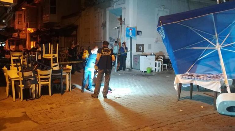 İzmirde hareketli saatler 2 kişi silahla yaralandı