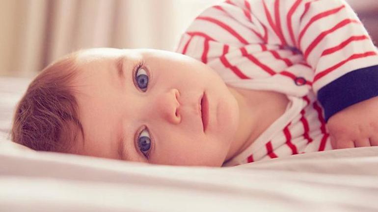 Bebeklerde ve çocuklarda katarakt neden olur, nasıl fark edilir