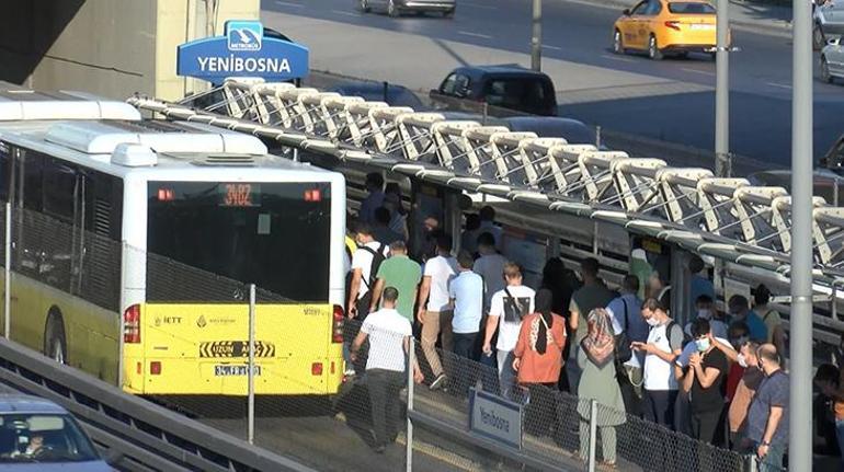 İstanbulda iş çıkışı metrobüste ve trafikte yoğunluk Böyle görüntülendi