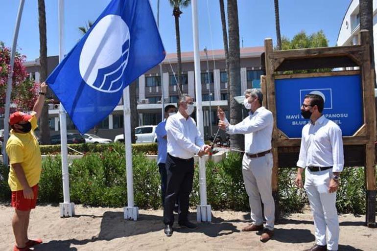 Marmaris Halk Plajında mavi bayraklar dalgalanmaya başladı