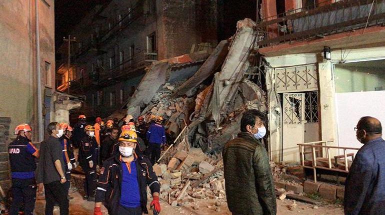 Erzurumda 5 katlı bina çöktü: Çevre binalardakiler tahliye edildi