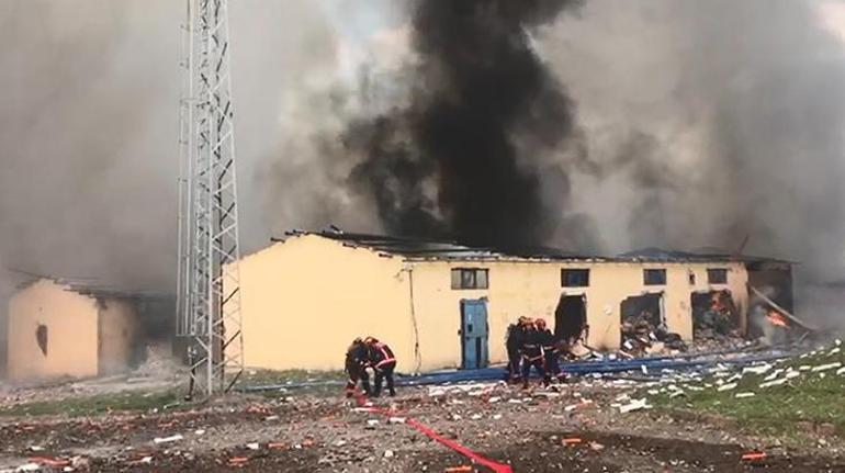 Son dakika | Sakaryada havai fişek fabrikasında şiddetli patlama Bakan Koca acı haberi verdi