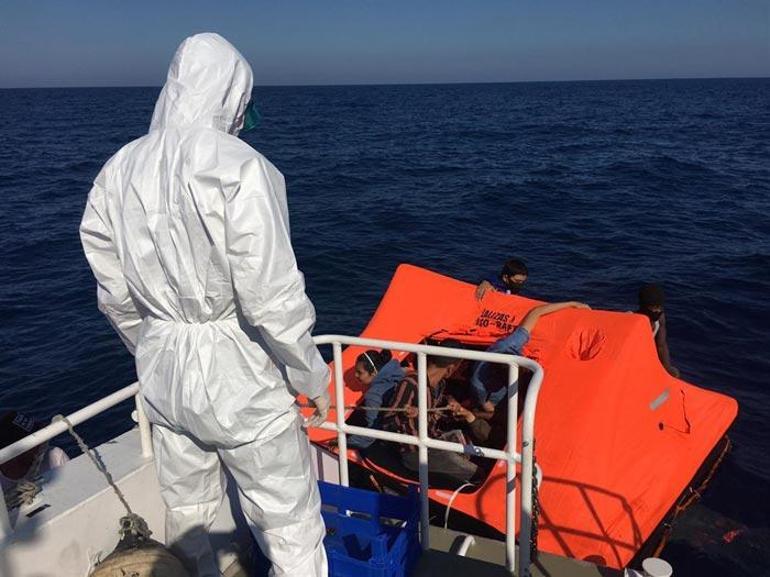 İzmirde Türk kara sularına geri itilen 65 sığınmacı kurtarıldı
